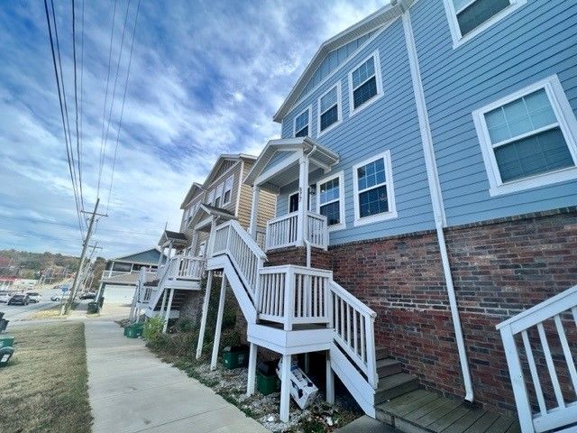863 W North Street, Fayetteville, AR 72701
