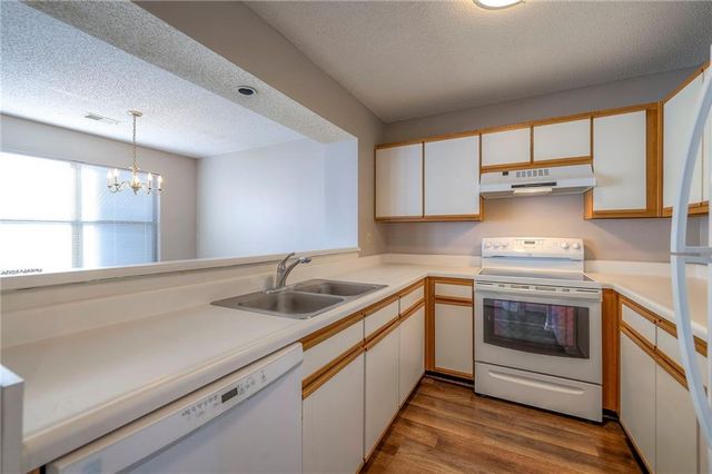 8848 W 106th Terrace, Overland Park, KS 66212