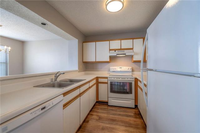 8848 W 106th Terrace, Overland Park, KS 66212