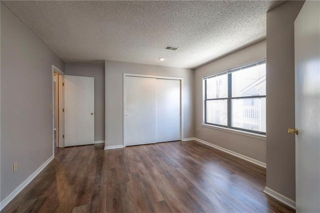 8848 W 106th Terrace, Overland Park, KS 66212