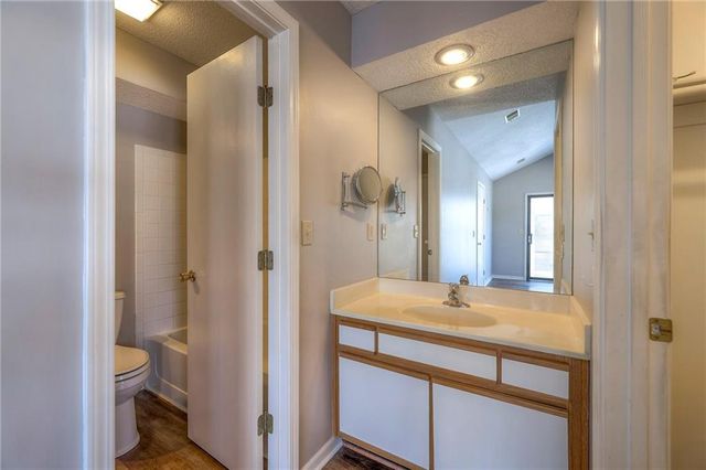 8848 W 106th Terrace, Overland Park, KS 66212