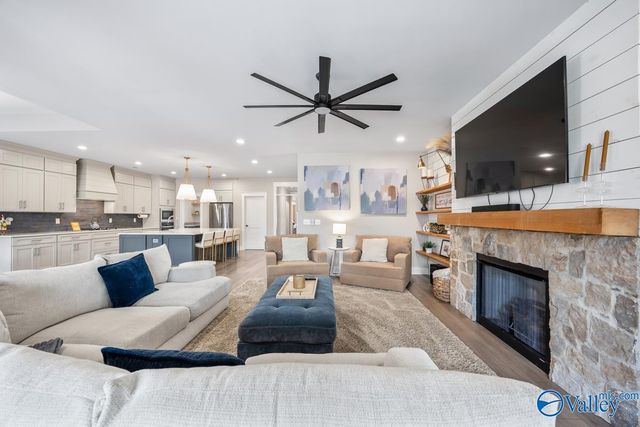 10 Hidden Grove Circle, Huntsville, AL 35803