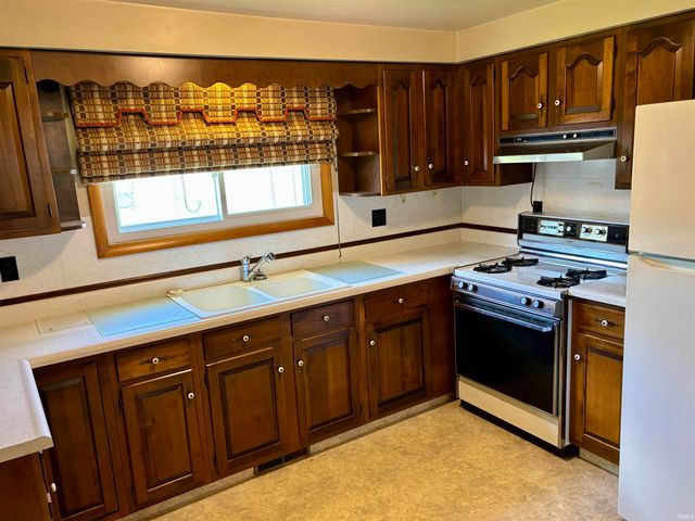 1210 S McKinley Ave Avenue, Princeton, IN 47670