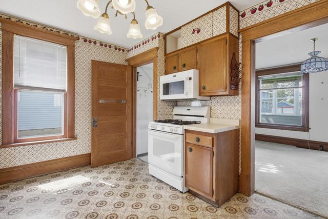 827 7th Avenue SW, Faribault, MN 55021