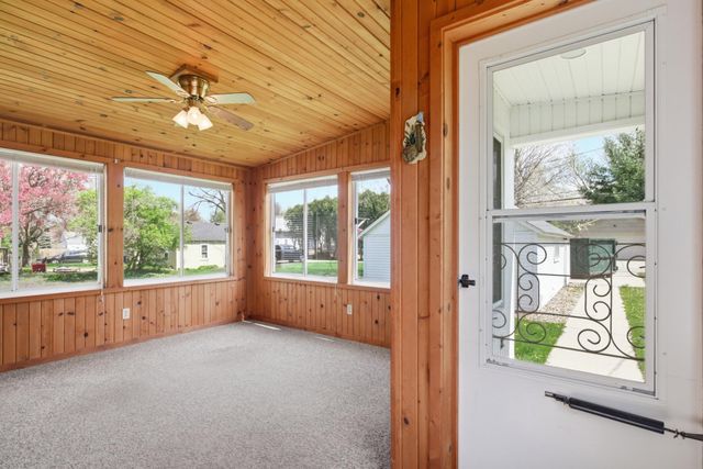 827 7th Avenue SW, Faribault, MN 55021
