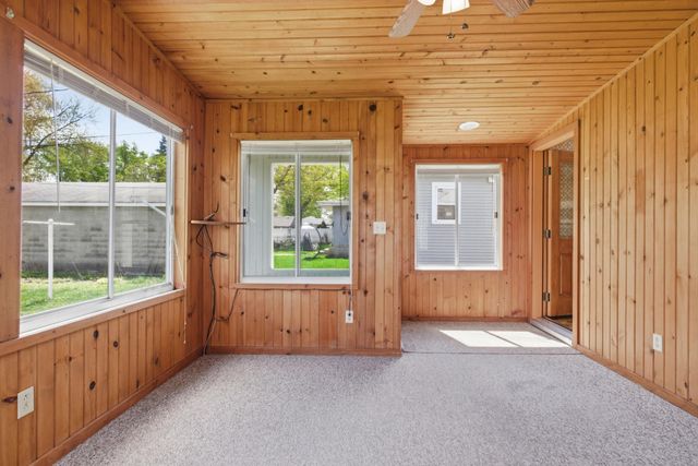 827 7th Avenue SW, Faribault, MN 55021