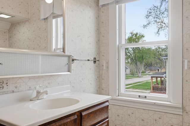 827 7th Avenue SW, Faribault, MN 55021
