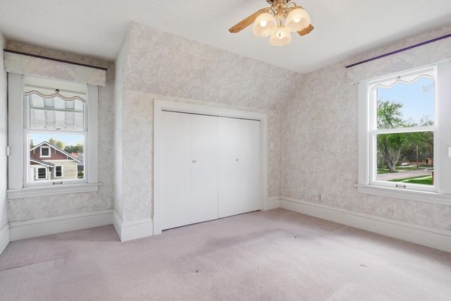827 7th Avenue SW, Faribault, MN 55021