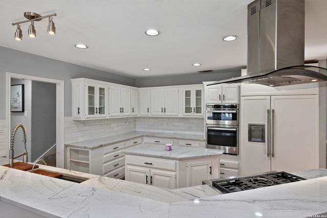 29440 RED BUD HL, Fair Oaks Ranch, TX 78015