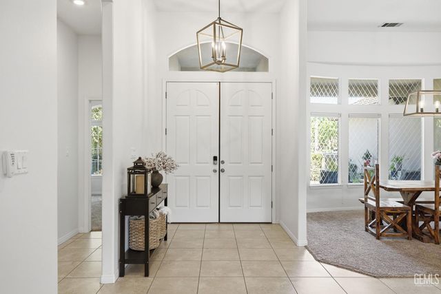 403 Stone Cross Drive, Bakersfield, CA 93312