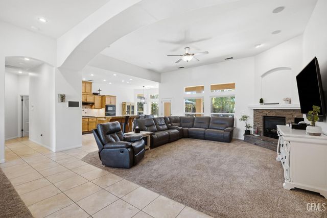 403 Stone Cross Drive, Bakersfield, CA 93312