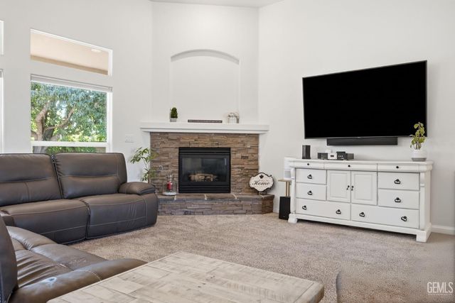 403 Stone Cross Drive, Bakersfield, CA 93312