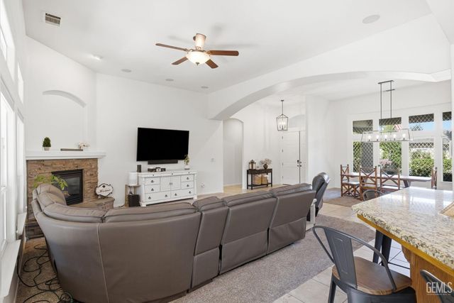 403 Stone Cross Drive, Bakersfield, CA 93312