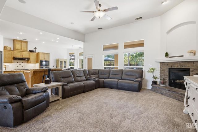 403 Stone Cross Drive, Bakersfield, CA 93312
