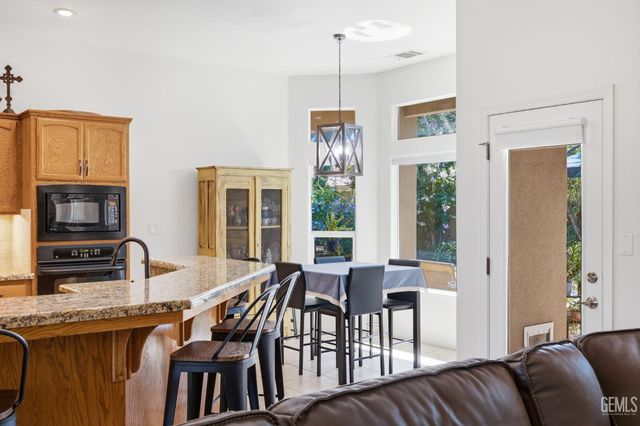 403 Stone Cross Drive, Bakersfield, CA 93312