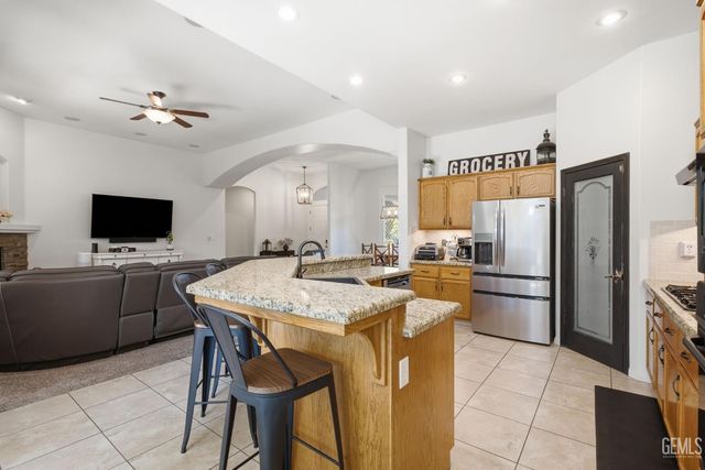 403 Stone Cross Drive, Bakersfield, CA 93312