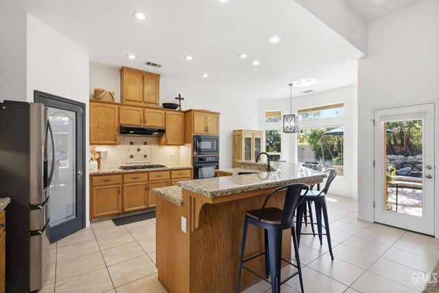 403 Stone Cross Drive, Bakersfield, CA 93312