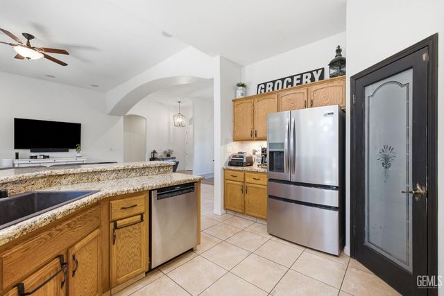 403 Stone Cross Drive, Bakersfield, CA 93312