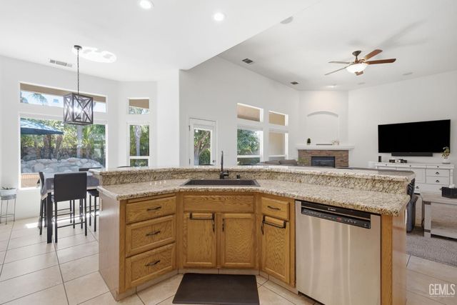 403 Stone Cross Drive, Bakersfield, CA 93312