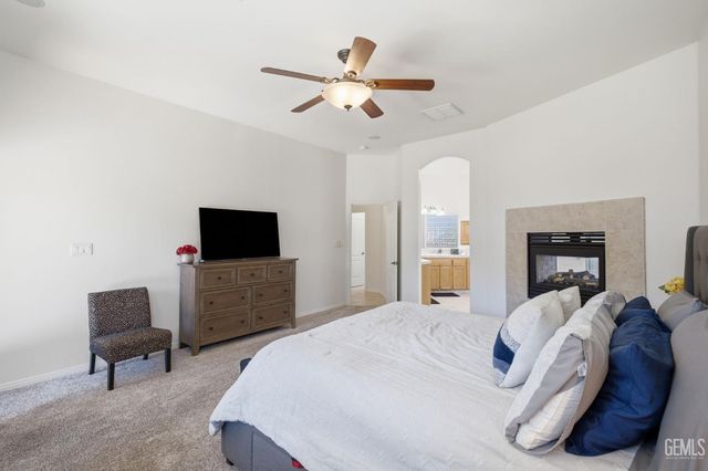 403 Stone Cross Drive, Bakersfield, CA 93312