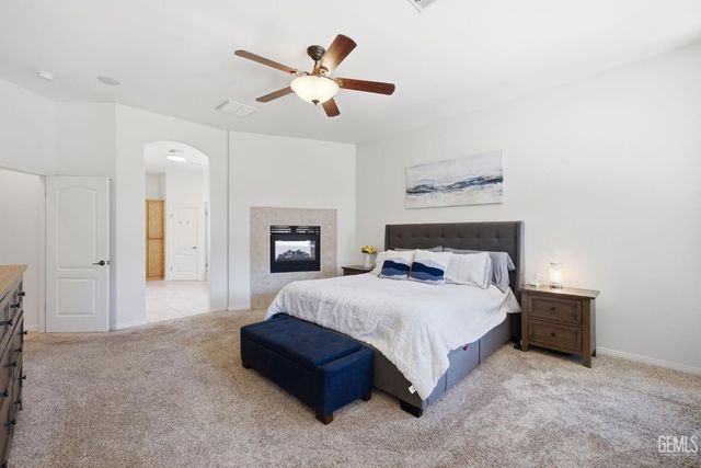 403 Stone Cross Drive, Bakersfield, CA 93312
