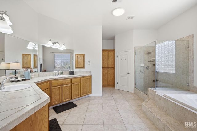 403 Stone Cross Drive, Bakersfield, CA 93312