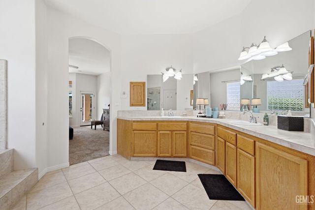 403 Stone Cross Drive, Bakersfield, CA 93312