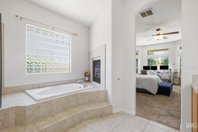 403 Stone Cross Drive, Bakersfield, CA 93312