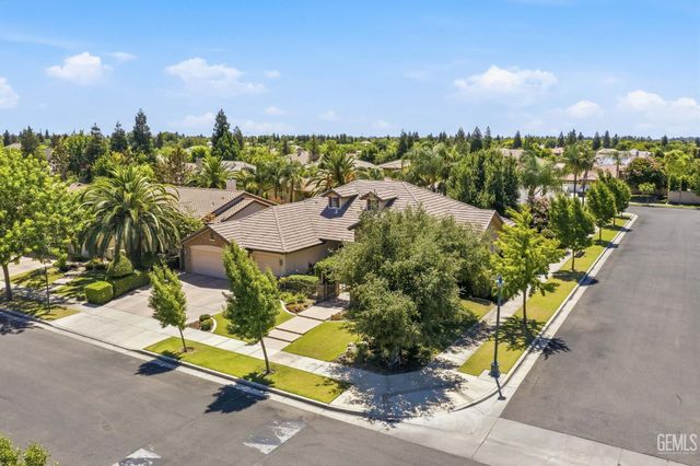 403 Stone Cross Drive, Bakersfield, CA 93312