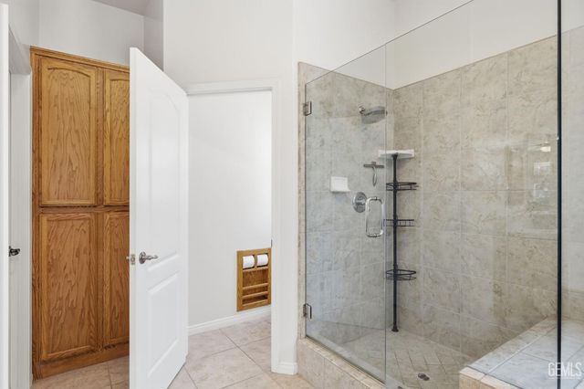 403 Stone Cross Drive, Bakersfield, CA 93312