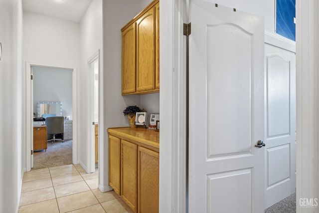 403 Stone Cross Drive, Bakersfield, CA 93312