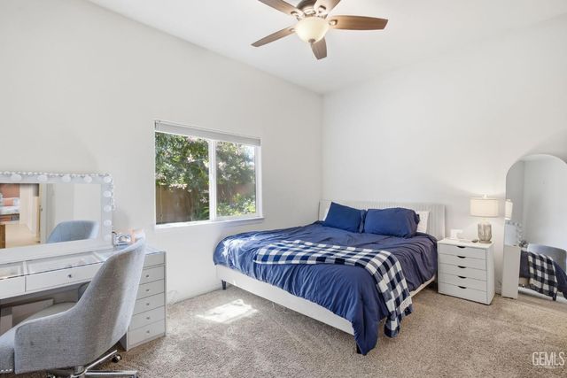 403 Stone Cross Drive, Bakersfield, CA 93312