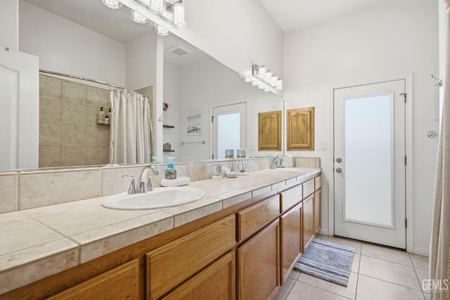 403 Stone Cross Drive, Bakersfield, CA 93312