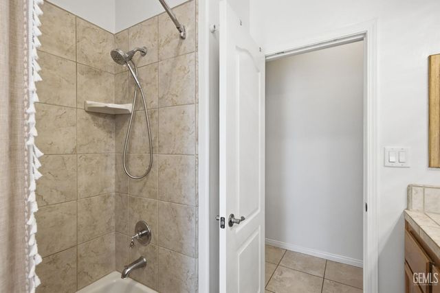 403 Stone Cross Drive, Bakersfield, CA 93312