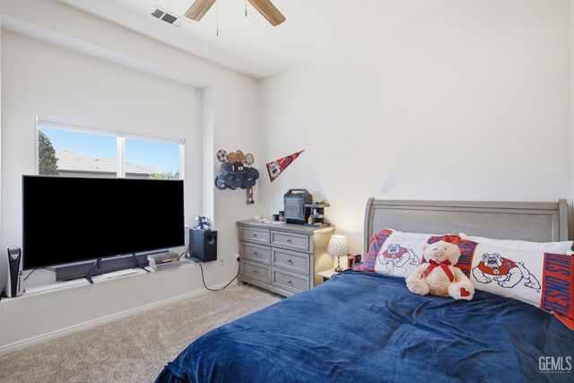 403 Stone Cross Drive, Bakersfield, CA 93312