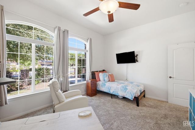 403 Stone Cross Drive, Bakersfield, CA 93312