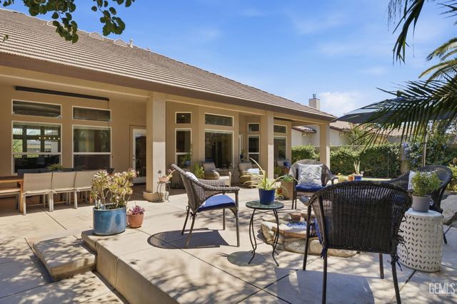 403 Stone Cross Drive, Bakersfield, CA 93312