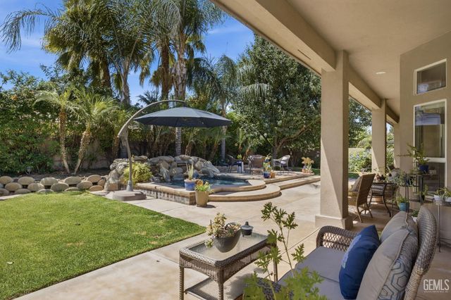 403 Stone Cross Drive, Bakersfield, CA 93312