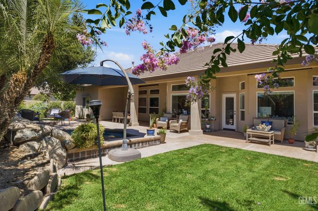 403 Stone Cross Drive, Bakersfield, CA 93312