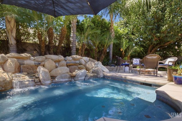 403 Stone Cross Drive, Bakersfield, CA 93312