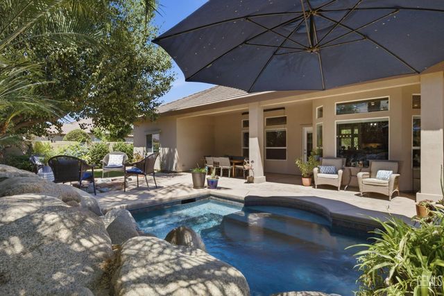 403 Stone Cross Drive, Bakersfield, CA 93312