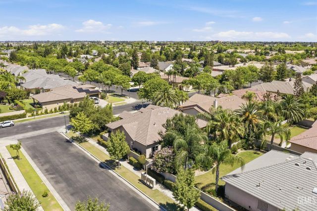 403 Stone Cross Drive, Bakersfield, CA 93312