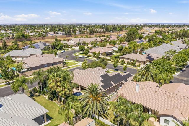 403 Stone Cross Drive, Bakersfield, CA 93312