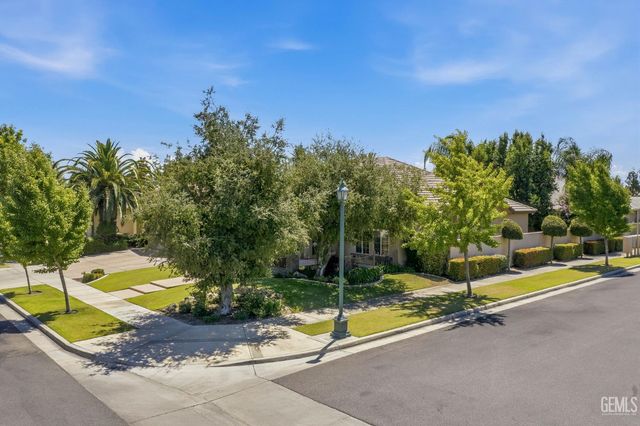 403 Stone Cross Drive, Bakersfield, CA 93312