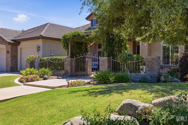 403 Stone Cross Drive, Bakersfield, CA 93312