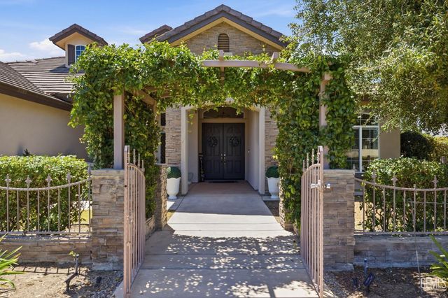 403 Stone Cross Drive, Bakersfield, CA 93312