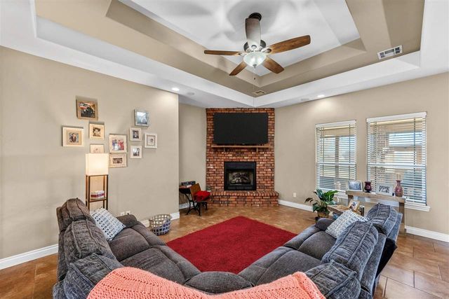 505 Lantana Pl, Elgin, OK 73538