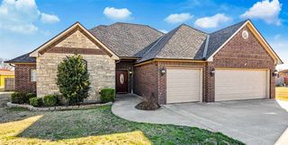 505 Lantana Pl, Elgin, OK 73538