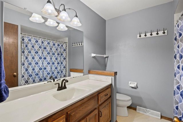 13810 W Crawford DRIVE, New Berlin, WI 53151