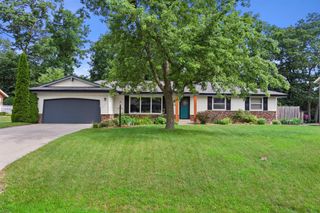 13810 W Crawford DRIVE, New Berlin, WI 53151